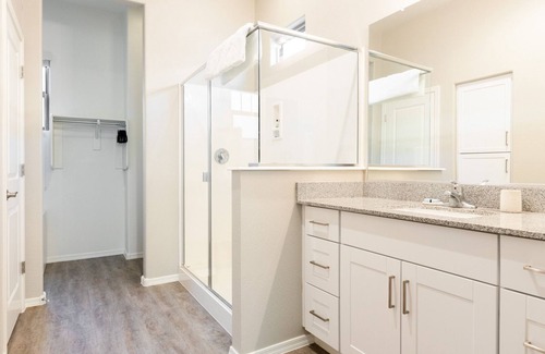 Estrella Village Appartement | Modern Apartment in Prime Location (ID8264X85)