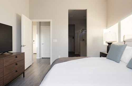 Estrella Village Appartement | Modern Apartment in Prime Location (ID8264X85)