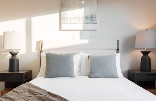 Estrella Village Appartement | Modern Apartment in Prime Location (ID8264X85)