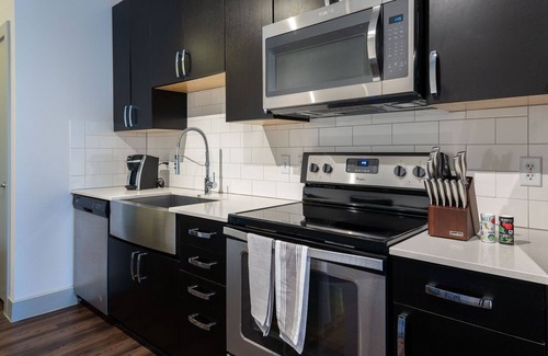 South Lamar Appartement | Modern Apartment in Prime Location (ID5077X2)