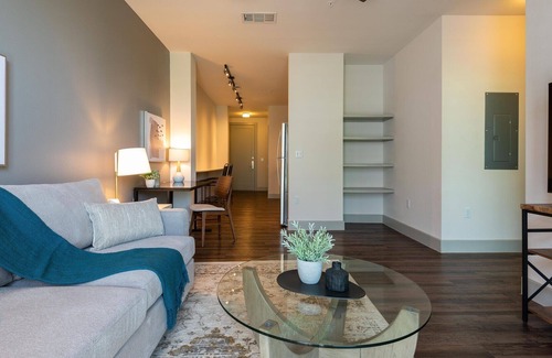 South Lamar Appartement | Modern Apartment in Prime Location (ID5077X2)