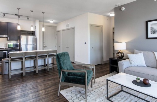 South Lamar Appartement | Modern Apartment in Prime Location (ID4423X48)