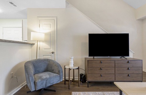 Avon Appartement | Modern Apartment in Prime Location (ID9530X84)