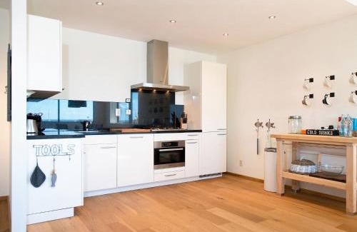 Vissershaven Appartement | Modern apartment in the harbor of Schevening
