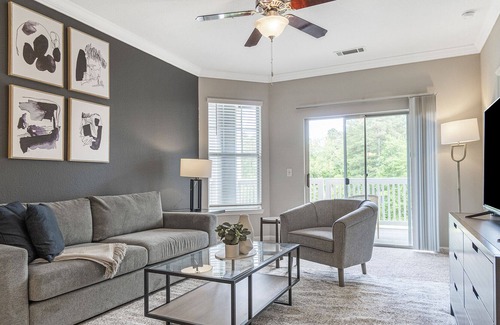 Raleigh Appartement | Modern Apartment in Prime Location (ID1004X259)