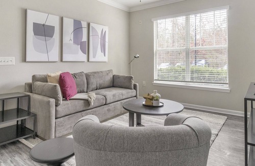 Raleigh Appartement | Modern Apartment in Prime Location (ID1210X206)