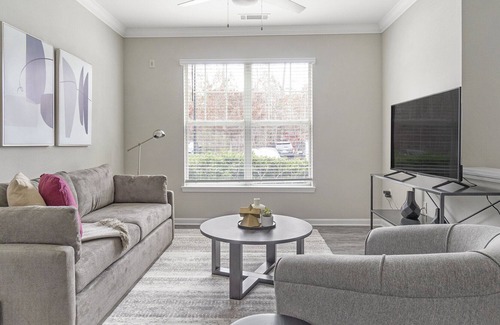 Raleigh Appartement | Modern Apartment in Prime Location (ID1210X206)