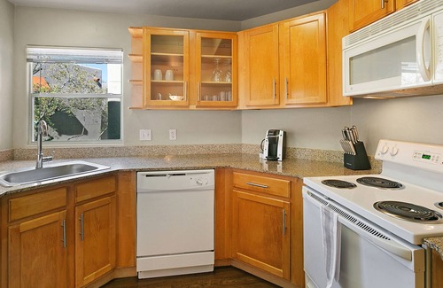 Canada Hills Golf Course Appartement | Modern Apartment in Prime Location (ID2518X98)