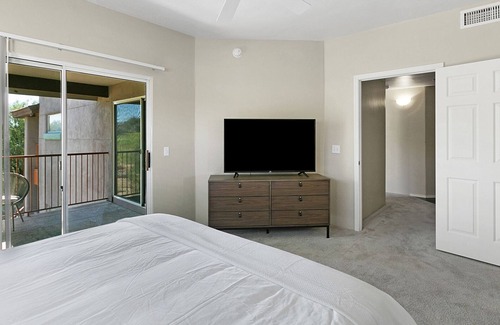 Canada Hills Golf Course Appartement | Modern Apartment in Prime Location (ID2518X98)