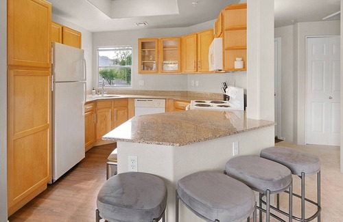 Canada Hills Golf Course Appartement | Modern Apartment in Prime Location (ID4677X14)