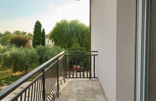 Bastia Umbra Appartement | Modern apartment with terrace, quiet area between Assisi and Bastia Umbra