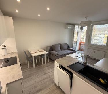 Karlova Ves Appartement | Modern apartment near City Center with easy transport access