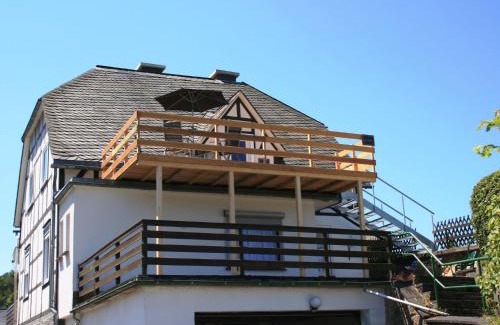 Schwalefeld Appartement | Modern apartment near Willingen with private terrace and use of garden