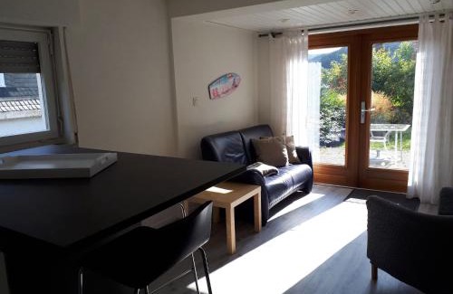 Schwalefeld Appartement | Modern apartment near Willingen with private terrace and use of garden