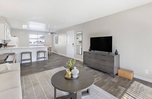 Spring Valley Appartement | Modern Apartment in Prime Location (ID1197X171)