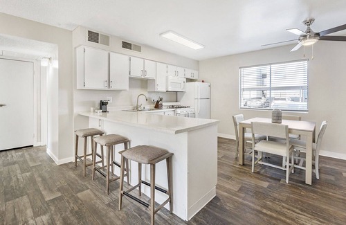 Spring Valley Appartement | Modern Apartment in Prime Location (ID1197X171)