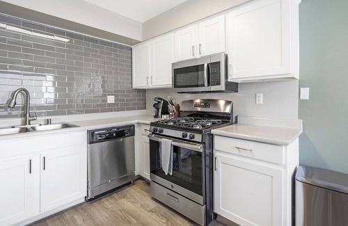 Spring Valley Appartement | Modern Apartment in Prime Location (ID9400X62)