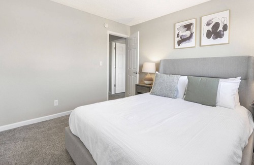 Spring Valley Appartement | Modern Apartment in Prime Location (ID9400X62)