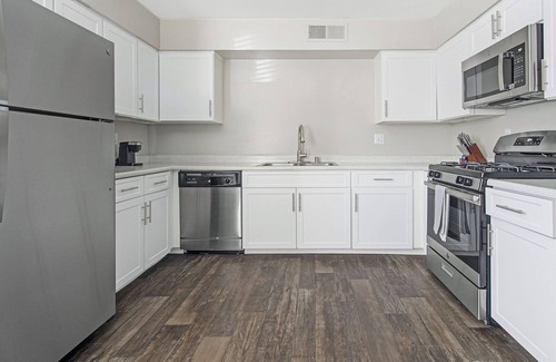Spring Valley Appartement | Modern Apartment in Prime Location (ID1232X656)