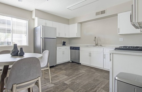 Spring Valley Appartement | Modern Apartment in Prime Location (ID1232X656)