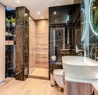 Vardaris Appartement | Modern Apartment with Large Balcony & City Views Central Thessaloniki