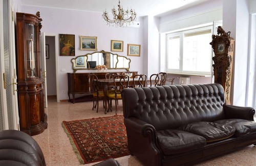 Quartiere XXVIII Monte Sacro Alto Appartement | modern apartment with a classic flair close to amenities