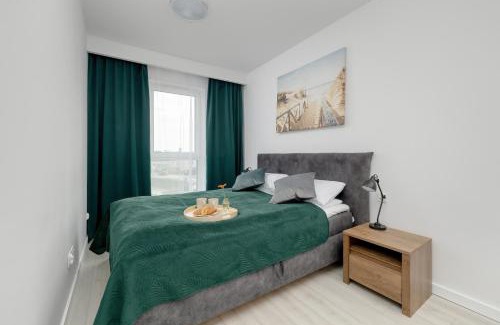 Uniescie Appartement | Modern Apartment with Balcony and Parking by Noclegi Renters