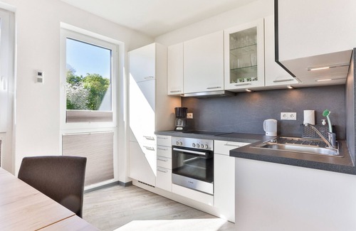 Altefaehr Appartement | Appartement moderne avec une vue imprenable sur l'eau et le pont de Rügen