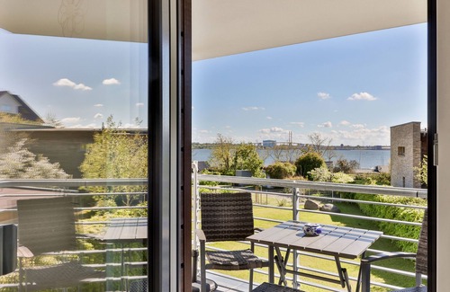 Altefaehr Appartement | Appartement moderne avec une vue imprenable sur l'eau et le pont de Rügen