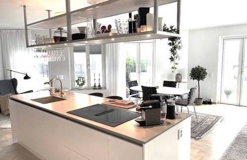 Nacka Appartement | Modern apartment with large terrace and outdoor spa