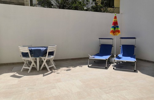 Luqa Appartement | Modern Apartment with Large Outdoor Area Sleeps 7 Close to Malta Airport