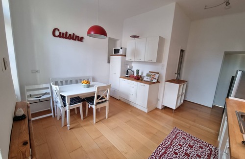 Hernals Appartement | Modern apartment with large sunny balcony 110m² / free garage