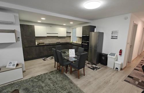 Luqa Appartement | Modern Apartment with Large Outdoor Area - Sleeps 7, Close to Malta International Airport