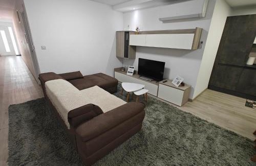 Luqa Appartement | Modern Apartment with Large Outdoor Area - Sleeps 7, Close to Malta International Airport