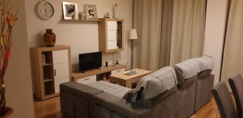 Yepes Appartement | Modern Apartment with Mountain View in Yepes 95 m² + Balcony