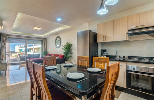 Tamraght Appartement | Modern Apartment with Pool: Adan Beach Aourir