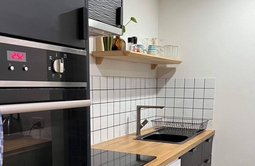 Kedron Appartement | Modern Apartment with private courtyard