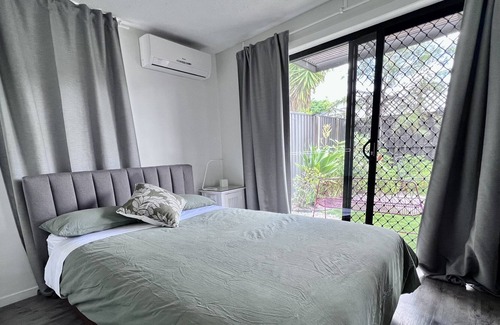 Kedron Appartement | Modern Apartment with private courtyard