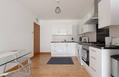 Wood Green Appartement | Nouvelle liste. Central London 15 min, Tube 1min à pied, Tottenham Hotspurs Stad. 5min