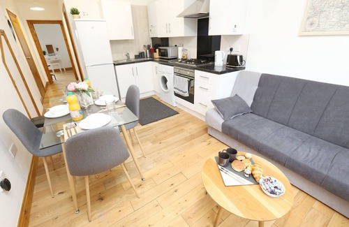 Wood Green Appartement | Nouvelle liste. Central London 15 min, Tube 1min à pied, Tottenham Hotspurs Stad. 5min