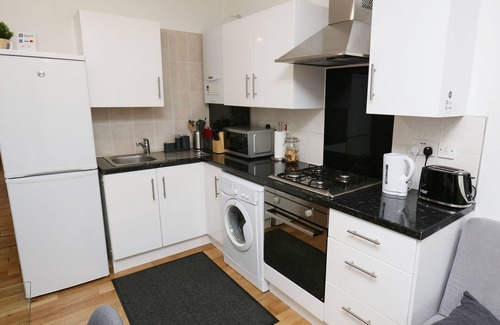 Wood Green Appartement | Nouvelle liste. Central London 15 min, Tube 1min à pied, Tottenham Hotspurs Stad. 5min