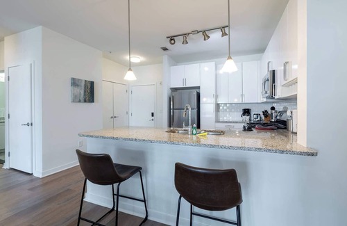 Downtown Appartement | Modern Apt Downtown with Pool