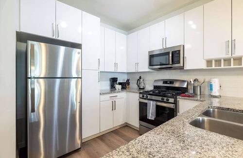 Downtown Appartement | Modern Apt Downtown with Pool