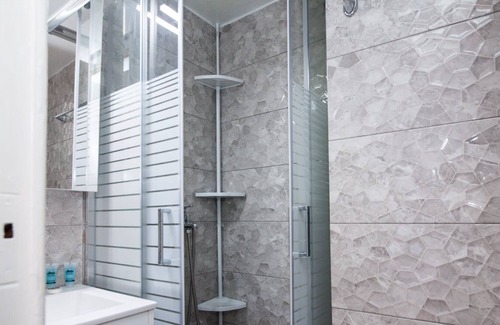 Galatsi Appartement | Modern Apt in Galatsi with Stunning Views of Athens