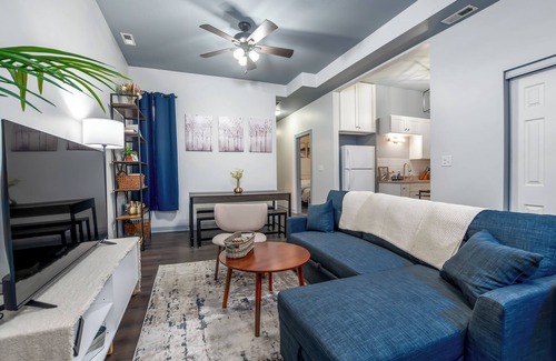 Woodlawn Copropriété | Modern Apt Near U of Chicago!