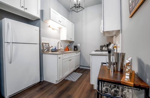 Woodlawn Copropriété | Modern Apt Near U of Chicago!