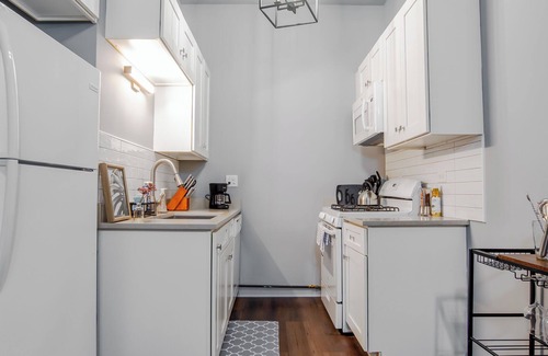 Woodlawn Copropriété | Modern Apt Near U of Chicago!