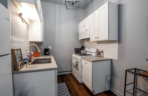 Woodlawn Copropriété | Modern Apt Near U of Chicago!