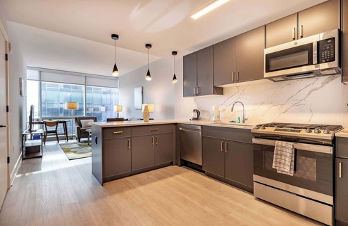 New Rochelle Appartement | Modern Apt with Indoor Pool