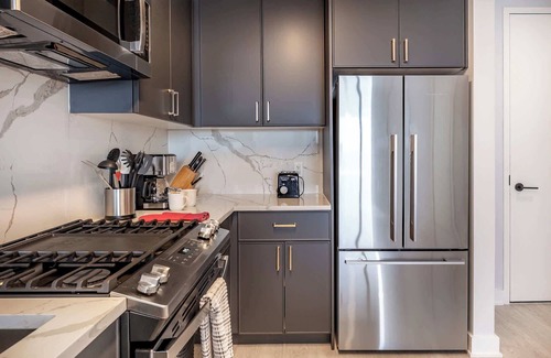 New Rochelle Appartement | Modern Apt with Indoor Pool